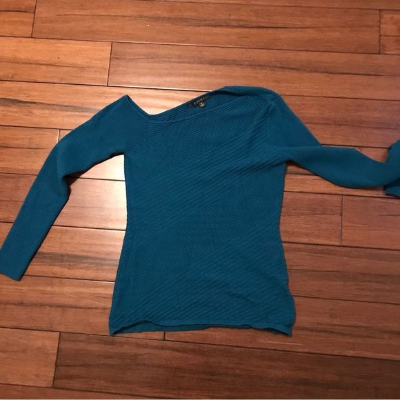 Women’s Cyrus off set shoulder sweater in size M super soft great color. - Picture 1 of 4